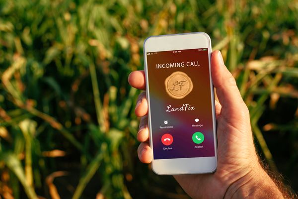landfix-phone-call_compressed LandFix - 10